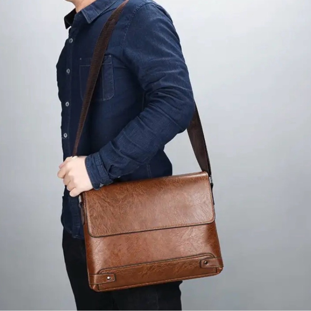 Elegant Brown Leather Men's Messenger Bag
